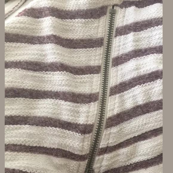 Ann Taylor Loft Striped Texture Top. Size Small - Picture 4 of 5